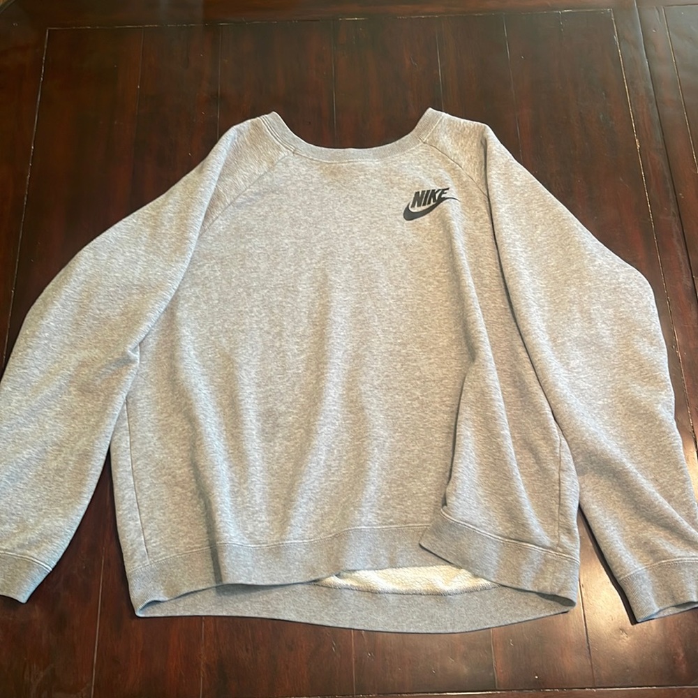 Grey nike sweatshirt
